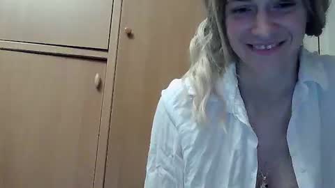 Snapshot of ivetta911 chatting on November 11, 2:28 pm ivetta911 online show from November 11, 2:28 pm