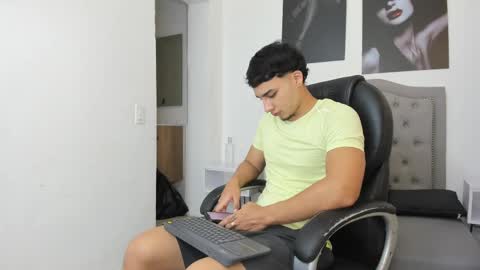 Snapshot of ivo_beischel chatting on September 11, 11:32 am Ivo Beischel online show from September 11, 11:32 am