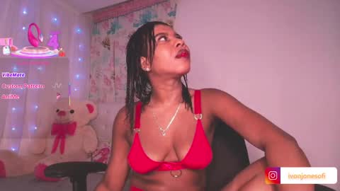 Snapshot of ivonjoness chatting on October 22, 2:56 am Ivon Miss Jones online show from October 22, 2:56 am