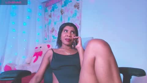 Snapshot of ivonjoness chatting on November 9, 4:00 am Ivon Miss Jones online show from November 9, 4:00 am