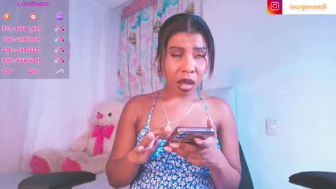 Snapshot of ivonjoness chatting on November 22, 2:43 am Ivon Miss Jones online show from November 22, 2:43 am