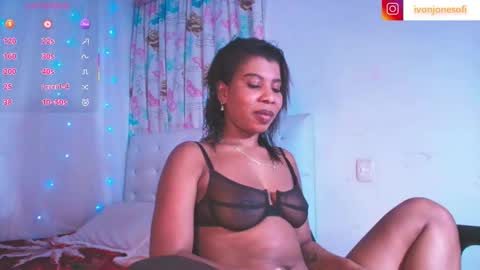 Snapshot of ivonjoness chatting on November 26, 4:02 am Ivon Miss Jones online show from November 26, 4:02 am