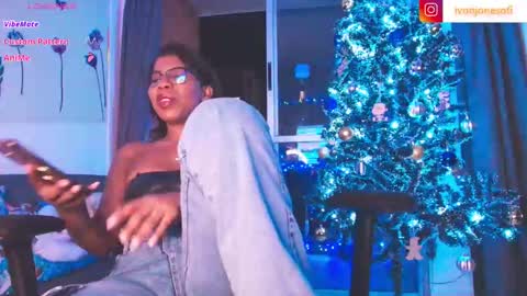 Snapshot of ivonjoness chatting on December 1, 2:38 am Ivon Miss Jones online show from December 1, 2:38 am