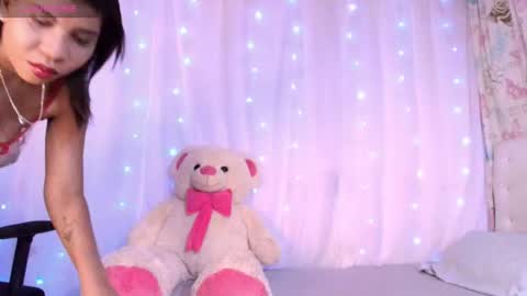 Snapshot of ivonjoness chatting on December 17, 3:23 am Ivon Miss Jones online show from December 17, 3:23 am