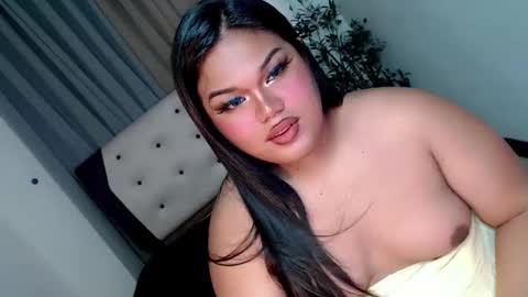 Ivory Cat RAWR online show from December 18, 3:23 am