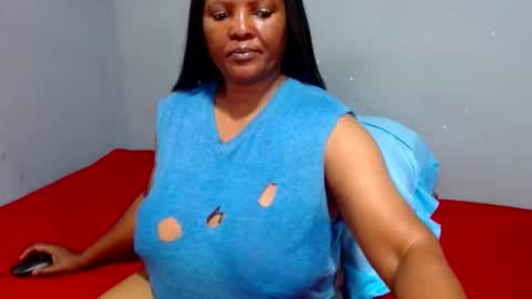 Snapshot of ivorytits48 chatting on February 5, 5:20 am IVORYTITS48 online show from February 5, 5:20 am