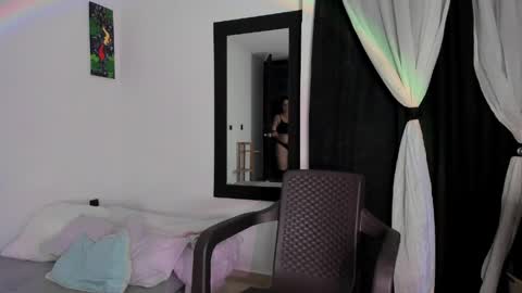 I V Y online show from April 17, 2:47 am