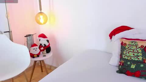 Ivy  online show from December 5, 2:14 pm