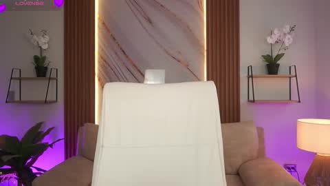 Ivy Grabes online show from February 16, 6:59 pm