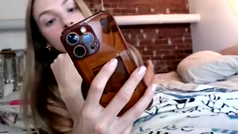 ivygrave online show from September 13, 2:11 am