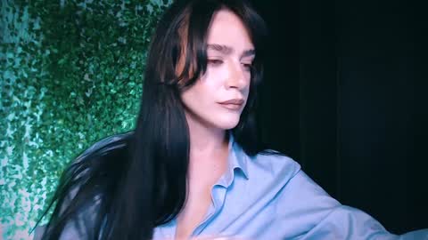 Snapshot of ivyjonson chatting on February 5, 5:20 pm Miss Ivy online show from February 5, 5:20 pm