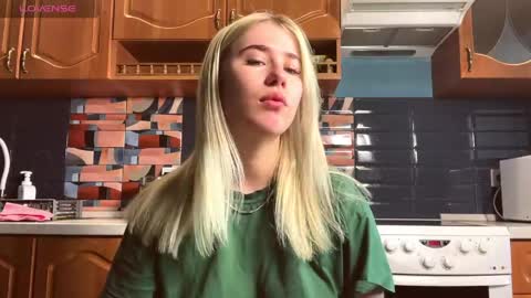 ivywairley online show from April 27, 3:04 am