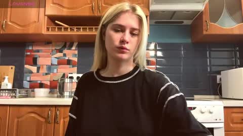 ivywairley online show from April 28, 3:11 am