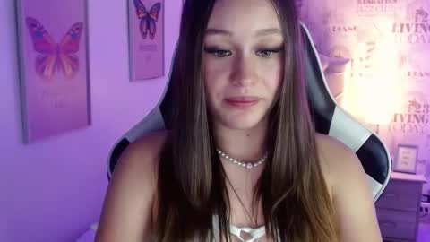 Snapshot of ivyy_crystal chatting on February 11, 11:12 pm Ivy online show from February 11, 11:12 pm