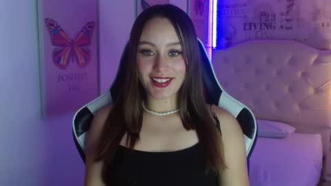 Snapshot of ivyy_crystal chatting on February 19, 9:14 pm Ivy online show from February 19, 9:14 pm