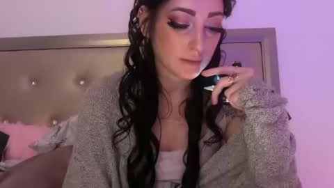 Snapshot of ivyyrosee8 chatting on October 17, 1:53 am Ivy Rose online show from October 17, 1:53 am