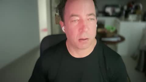 Snapshot of iwantuu2 chatting on December 22, 3:44 am chat with me to find out online show from December 22, 3:44 am