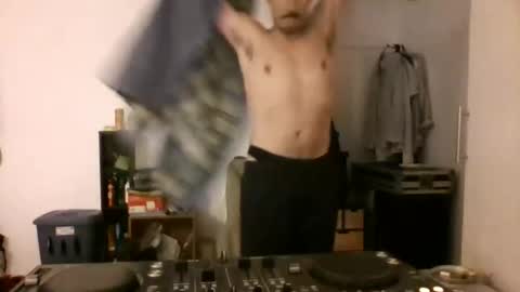 Snapshot of iyoperro chatting on October 28, 1:53 am Casandro online show from October 28, 1:53 am