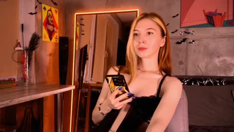 Snapshot of izi_fox chatting on February 7, 9:04 pm izi online show from February 7, 9:04 pm