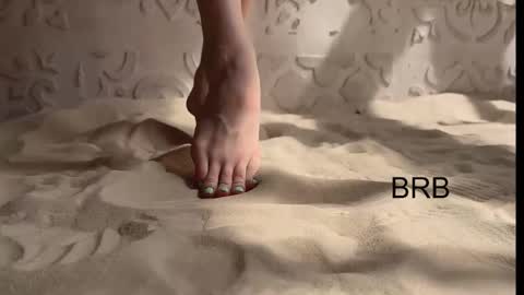 Snapshot of izi_fox chatting on February 9, 6:05 pm izi online show from February 9, 6:05 pm