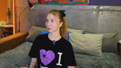 Snapshot of izi_fox chatting on October 19, 4:07 pm izi online show from October 19, 4:07 pm