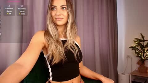Snapshot of izy_bellee chatting on January 11, 9:15 am izy bellee online show from January 11, 9:15 am