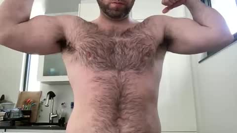 Izylduur online show from April 8, 9:42 am