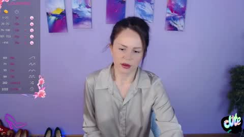 Snapshot of izzy_cam chatting on December 5, 5:48 am Queen of nylon Victoria online show from December 5, 5:48 am