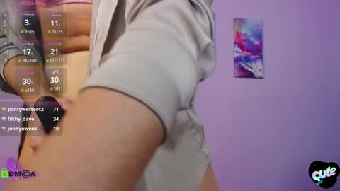 Snapshot of izzy_cam chatting on December 30, 8:43 am Queen of nylon Victoria online show from December 30, 8:43 am