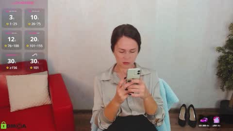 Snapshot of izzy_cam chatting on September 15, 5:18 am Queen of nylon Victoria online show from September 15, 5:18 am