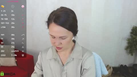 Snapshot of izzy_cam chatting on October 14, 6:03 am Queen of nylon Victoria online show from October 14, 6:03 am