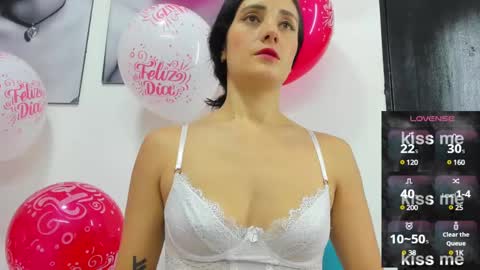 Izzy online show from February 15, 1:05 pm