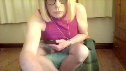 izzy_mchoney online show from May 15, 11:01 pm