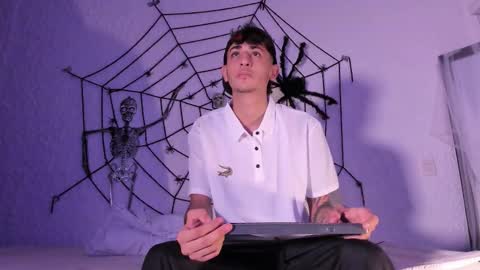 Snapshot of j_martony chatting on October 29, 3:31 am j_martony online show from October 29, 3:31 am