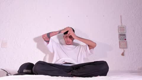 Snapshot of j_martony chatting on November 17, 12:22 pm j_martony online show from November 17, 12:22 pm