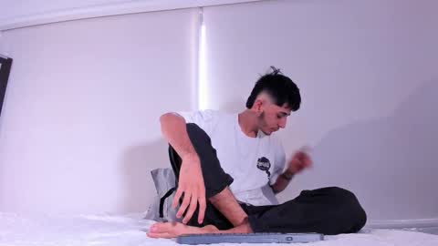 Snapshot of j_martony chatting on November 25, 12:05 pm j_martony online show from November 25, 12:05 pm