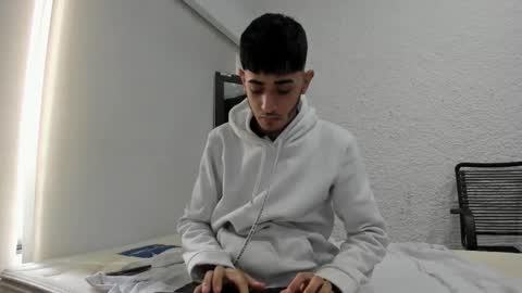 Snapshot of j_martony chatting on November 27, 12:07 pm j_martony online show from November 27, 12:07 pm