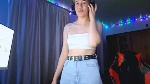 Snapshot of jacelyngarcea chatting on October 20, 1:11 pm Lilo online show from October 20, 1:11 pm