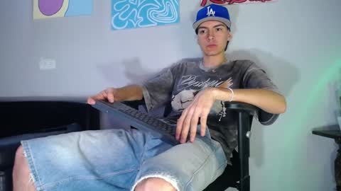 Snapshot of jack_norizz chatting on December 14, 3:07 am INDEPENDENT MODEL online show from December 14, 3:07 am