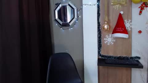 Snapshot of jackson_cr7 chatting on December 19, 7:48 am JAKSON online show from December 19, 7:48 am