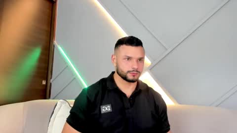 Snapshot of jackson_wayne__ chatting on February 14, 9:32 pm Jackson Wayne online show from February 14, 9:32 pm