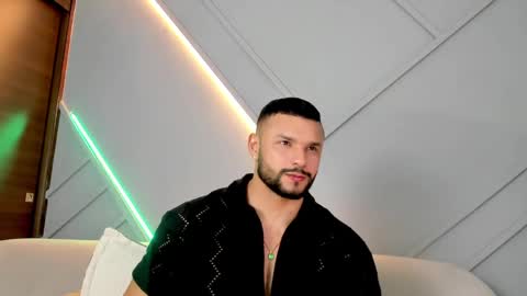 Snapshot of jackson_wayne__ chatting on February 18, 10:36 pm Jackson Wayne online show from February 18, 10:36 pm