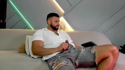 Snapshot of jackson_wayne__ chatting on February 24, 3:42 pm Jackson Wayne online show from February 24, 3:42 pm