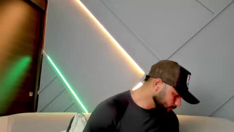 Snapshot of jackson_wayne__ chatting on March 6, 11:14 am Jackson Wayne online show from March 6, 11:14 am