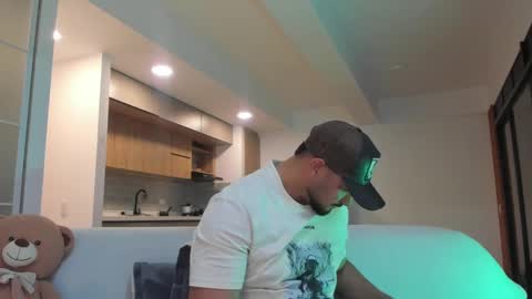 Snapshot of jackson_wayne__ chatting on November 17, 12:49 am Jackson Wayne online show from November 17, 12:49 am