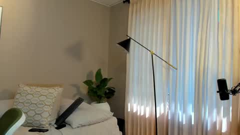 Jackson Bell online show from February 19, 7:48 pm