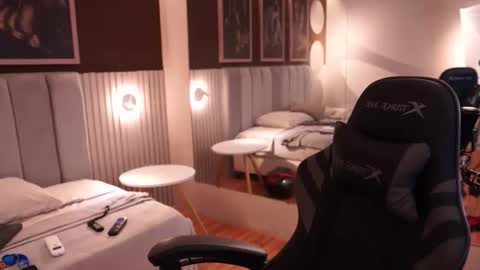 Jackson Bell online show from September 25, 6:00 pm