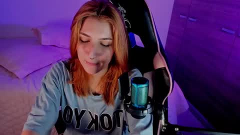 Snapshot of jacky_croft chatting on December 21, 4:41 am Linda Sofia help me get to 100 thumbs up online show from December 21, 4:41 am