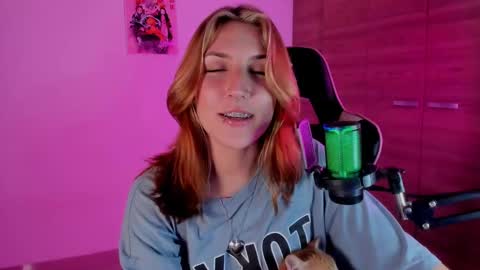 Snapshot of jacky_croft chatting on January 7, 4:18 am Linda Sofia help me get to 100 thumbs up online show from January 7, 4:18 am