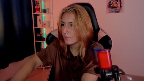 Snapshot of jacky_croft chatting on January 11, 4:38 am Linda Sofia help me get to 100 thumbs up online show from January 11, 4:38 am